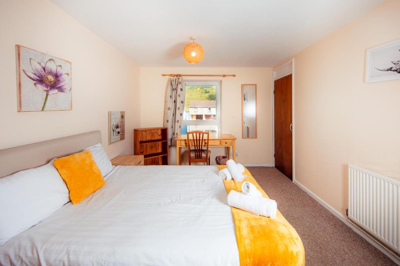 Fab Arthur Seat Views, Old Town Apartment Единбург Екстер'єр фото