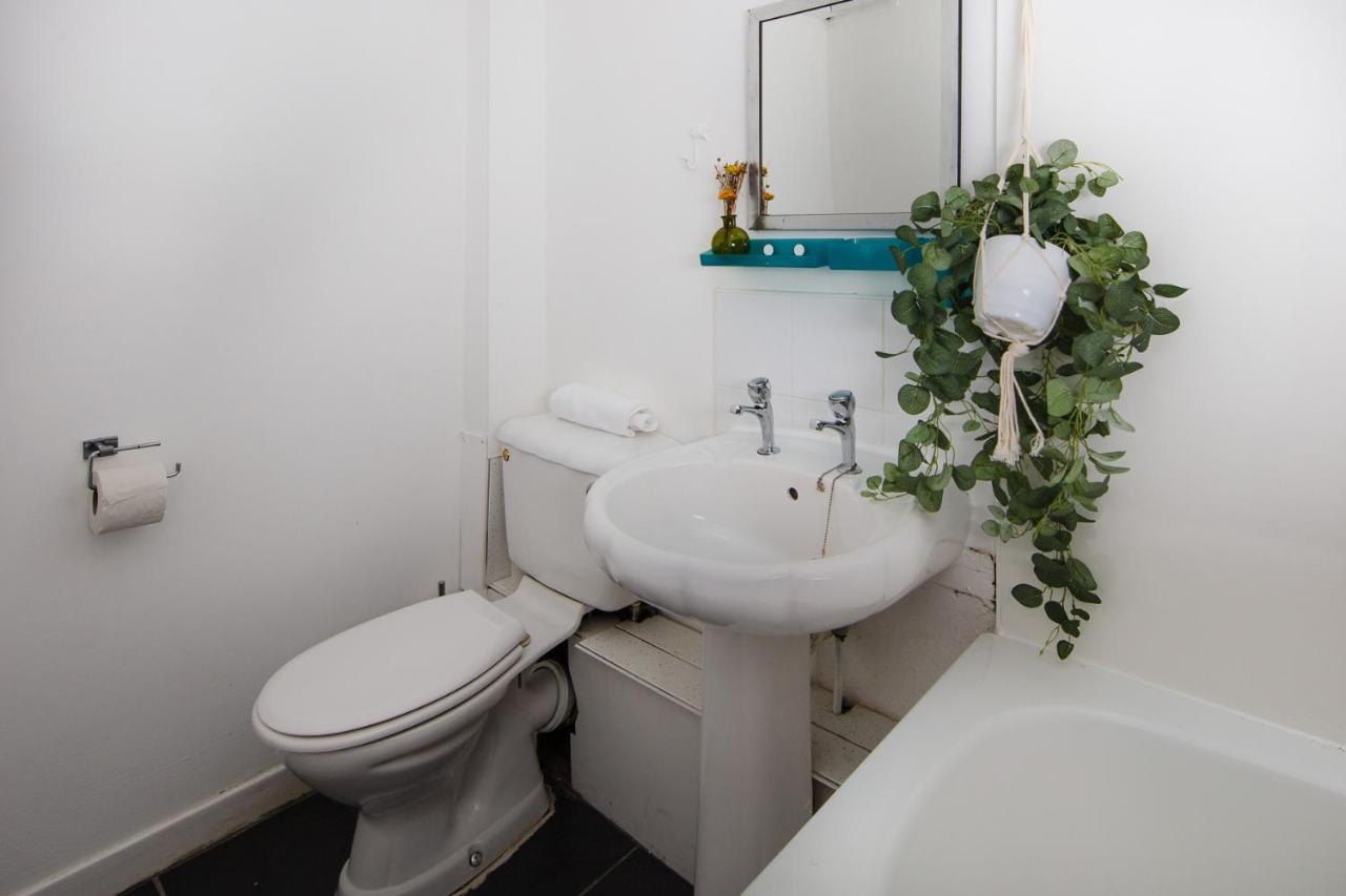 Fab Arthur Seat Views, Old Town Apartment Единбург Екстер'єр фото